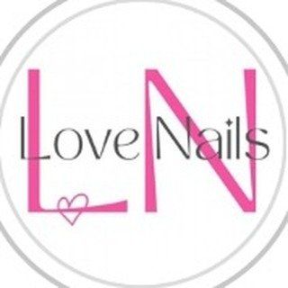 LoveNails Wola logo